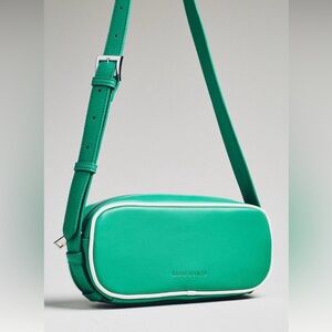 Melie Bianco NWT  Vibrant Green Shoulder Bag SOLD OUT ONLINE